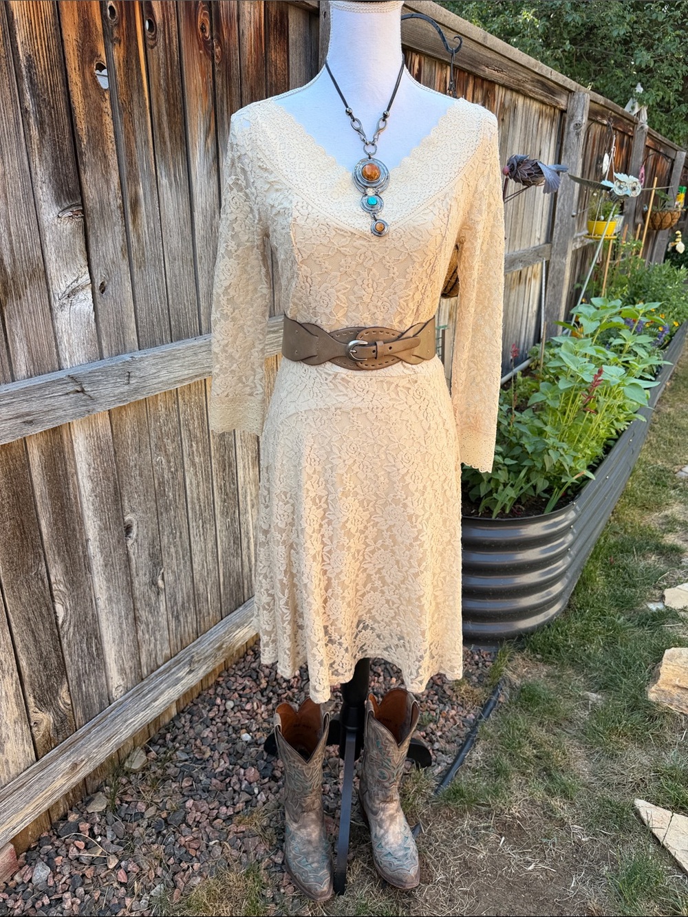 Yellow Chair Elegant Cream Stretch Lace V-Neck Women’s Dress Med